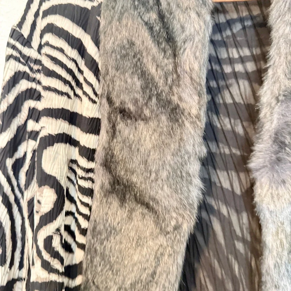 Calesa Zebra Print Faux Fur Trim Cardigan Womens 2X Black White Pleated